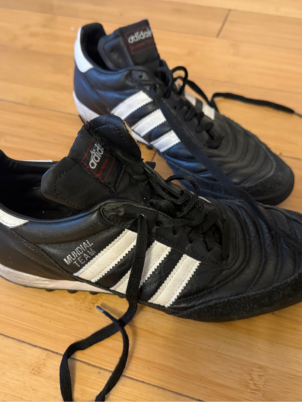 adidas Black & White Mundial Team Soccer Trainers size 8.5 US men